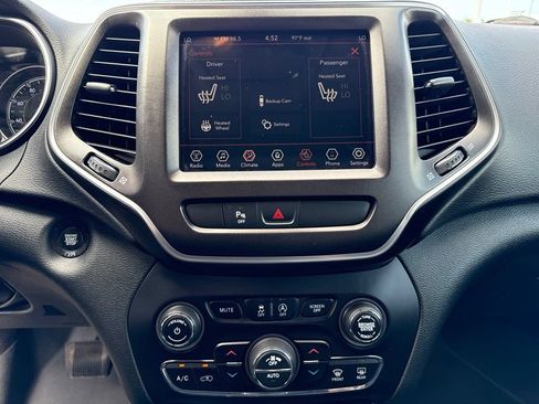 Used 2019 Jeep Cherokee Trailhawk w/ Cold Weather Group AWD/4WD image 34