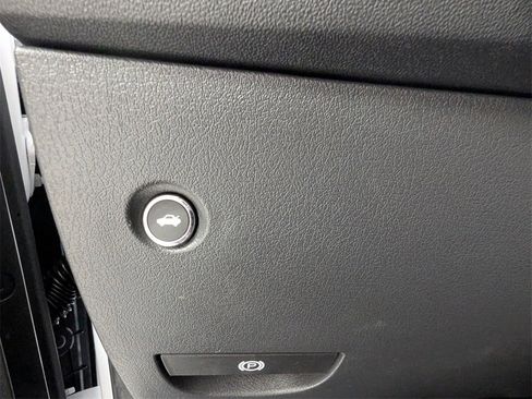 Used 2014 Dodge Challenger R/T image 20