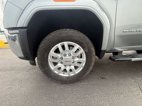 Used 2024 GMC Sierra 2500 SLT w/ SLT Premium Package image 10