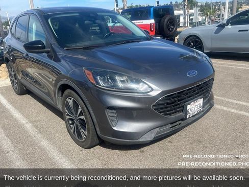 Used 2021 Ford Escape SE w/ SE Sport Appearance Package FWD image 9