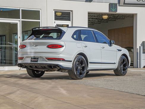Used 2023 Bentley Bentayga image 10