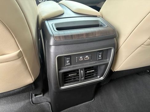 Certified 2024 Nissan Murano Platinum w/ Cargo Package FWD image 18