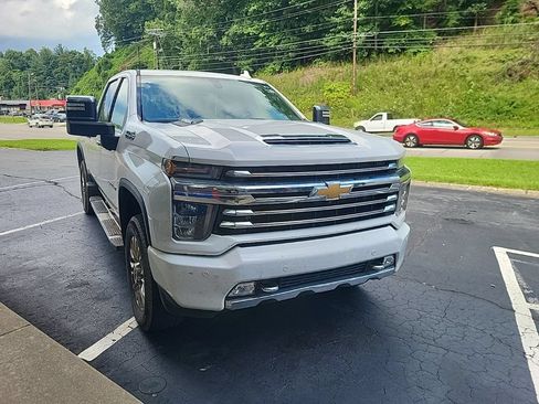 Used 2023 Chevrolet Silverado 2500 High Country AWD/4WD image 4