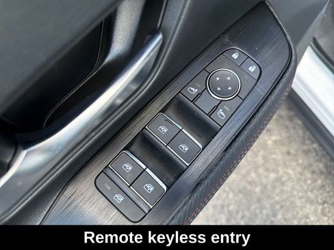 Used 2025 Nissan Kicks SR AWD/4WD image 14