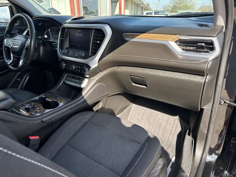 Used 2023 GMC Acadia SLE w/ Driver Convenience Package image 12