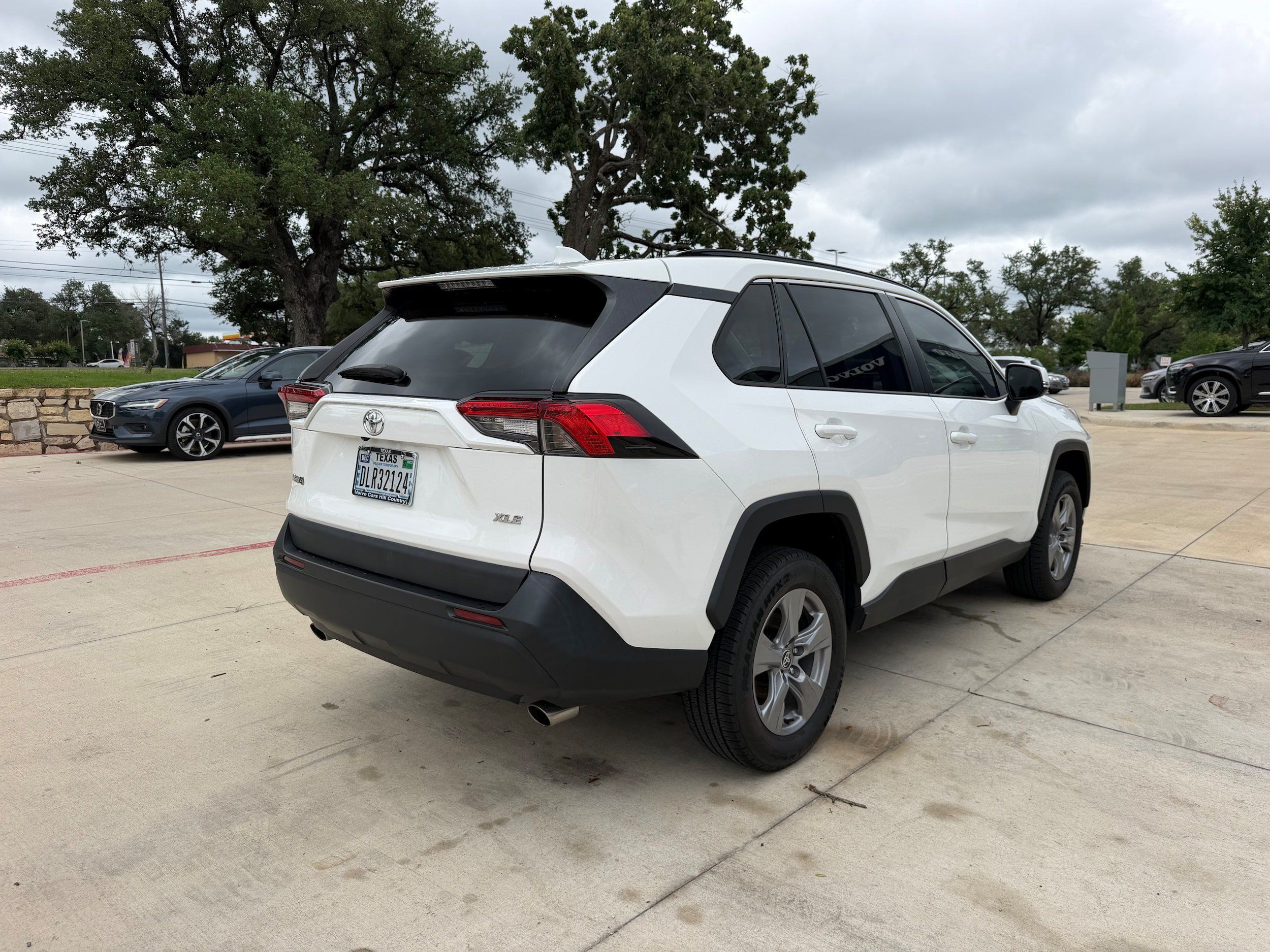Used 2022 Toyota RAV4 XLE FWD image 6