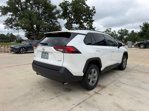 Used 2022 Toyota RAV4 XLE FWD image 6