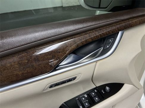 Certified 2015 Cadillac XTS Premium w/ Driver Assist Package image 24