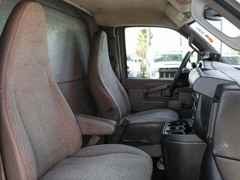 Used 2016 Chevrolet Express 4500 w/ Chrome Appearance Package RWD image 26
