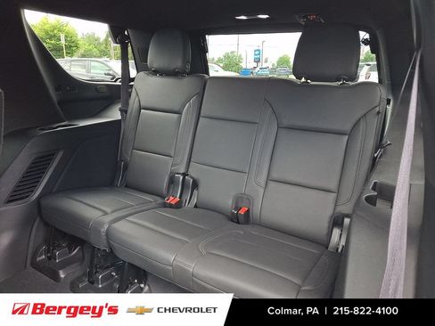 Certified 2022 Chevrolet Tahoe Z71 w/ Luxury Package AWD/4WD image 12