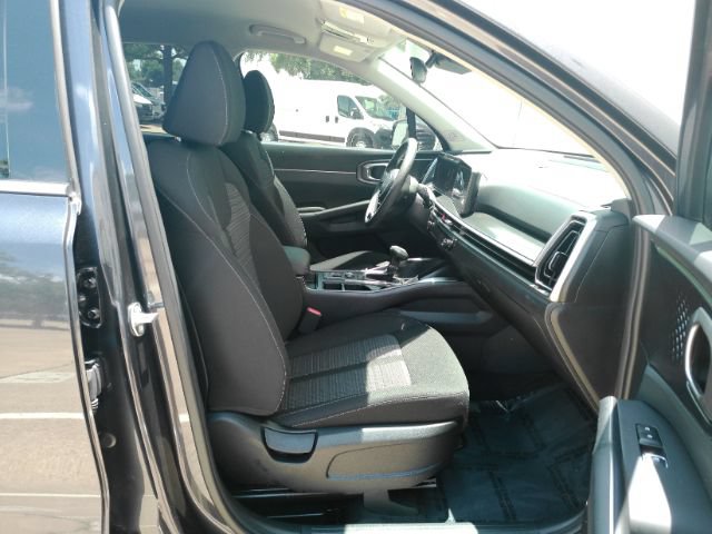 Used 2025 Kia Sorento LX FWD image 20