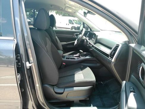 Used 2025 Kia Sorento LX FWD image 20