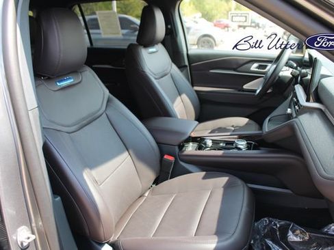 New 2026 Ford Explorer Platinum RWD image 7