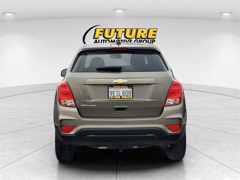 Used 2022 Chevrolet Trax LS w/ Tint and Cruise Package image 10