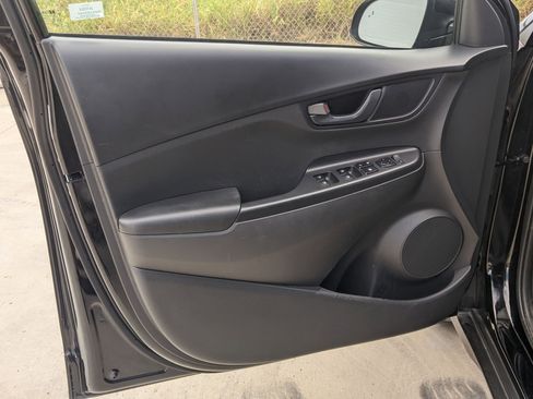 Used 2023 Hyundai Kona SE w/ Cargo Package image 18