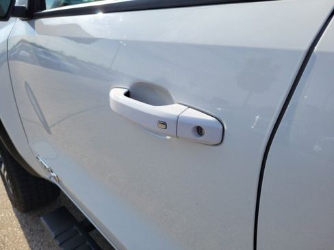 Used 2024 GMC Canyon AT4 w/ AT4 Premium Package image 9