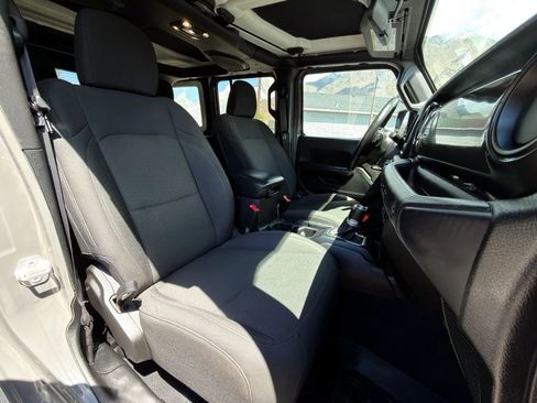 Used 2019 Jeep Wrangler Unlimited Sport AWD/4WD image 6