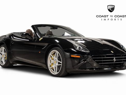 Used 2015 Ferrari California T image 1
