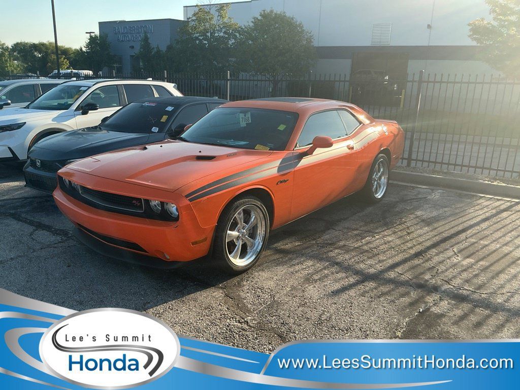 Used 2012 Dodge Challenger R/T RWD image 1