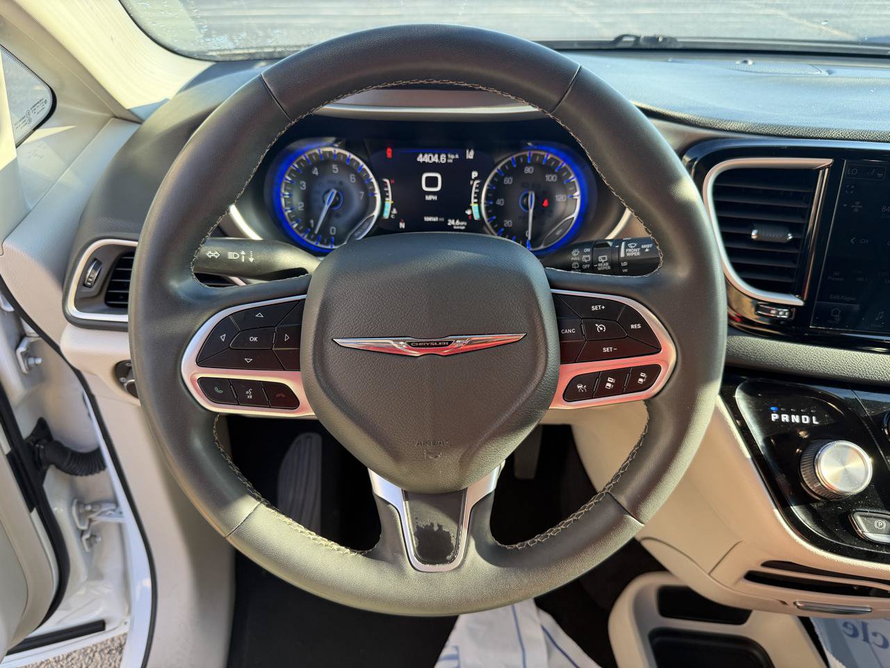 Used 2022 Chrysler Pacifica Touring-L FWD image 26