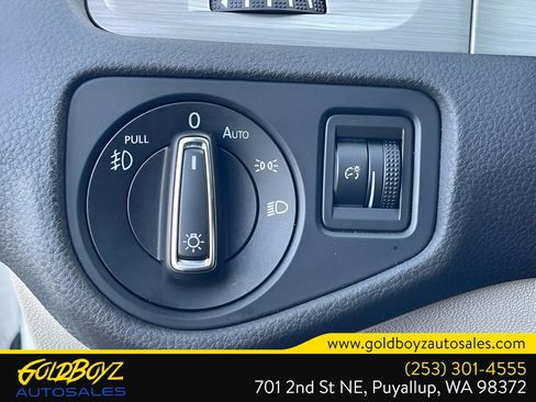 Used 2017 Volkswagen Golf SE image 29