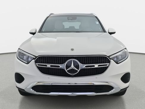 Used 2025 Mercedes-Benz GLC 300 image 2