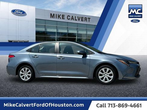 Used 2025 Toyota Corolla LE FWD image 6