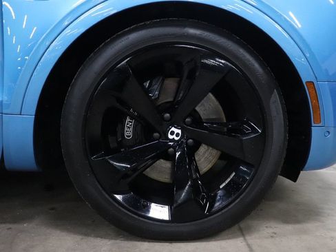 Used 2019 Bentley Bentayga image 32