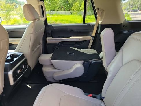 Used 2024 Ford Expedition Limited RWD image 15