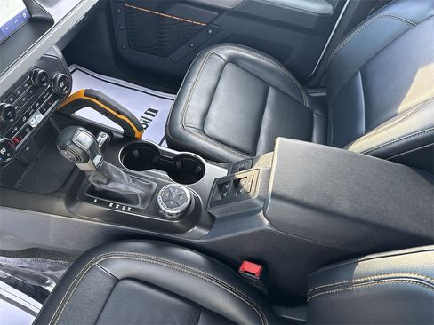 Used 2023 Ford Bronco Badlands image 23