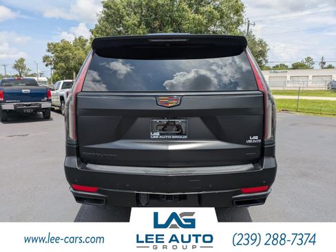 Used 2022 Cadillac Escalade ESV Premium Luxury RWD image 4