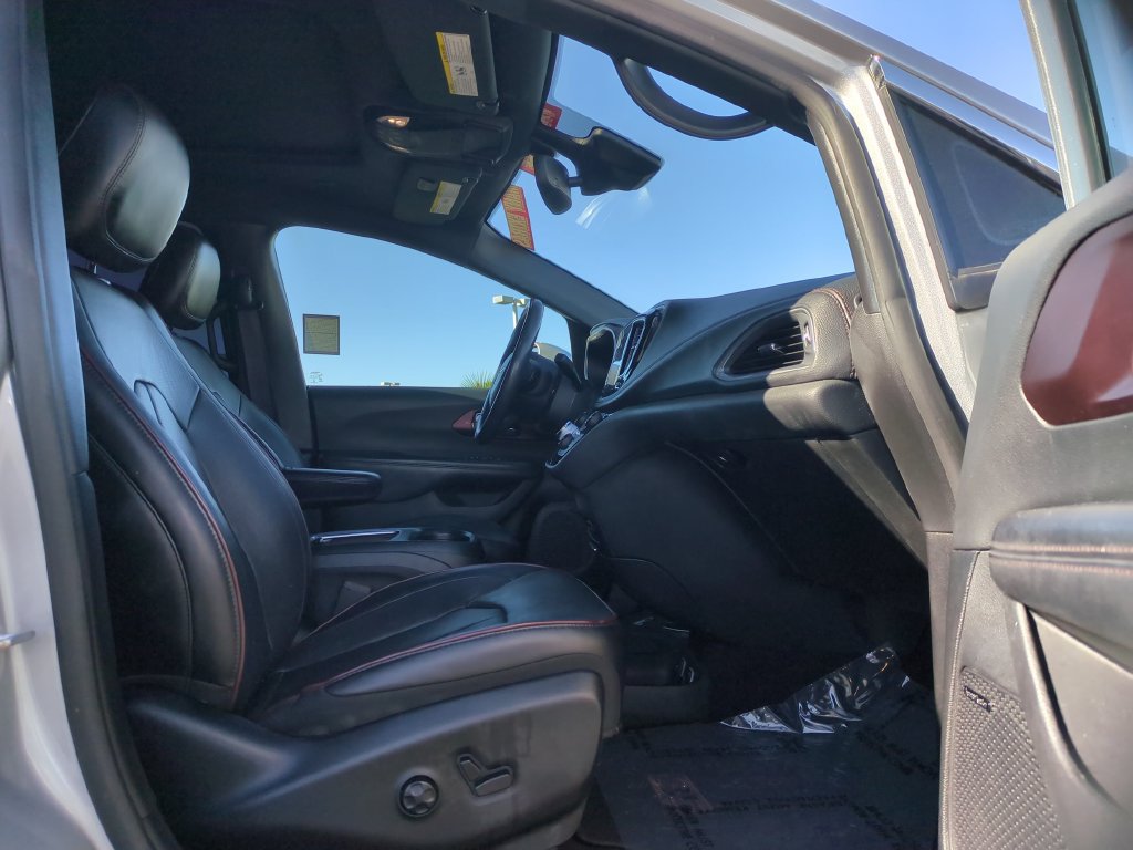 Used 2020 Chrysler Pacifica Limited FWD image 11