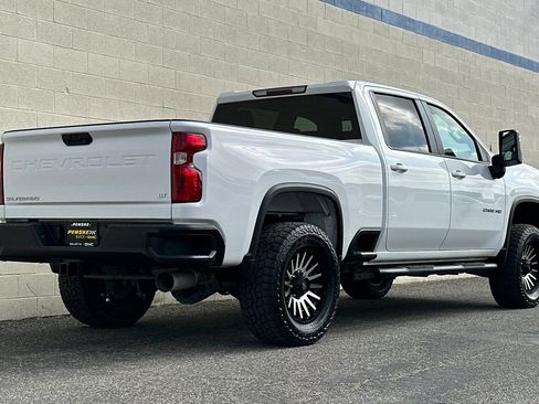 Used 2021 Chevrolet Silverado 2500 LT w/ Fleet Comfort Package AWD/4WD image 4