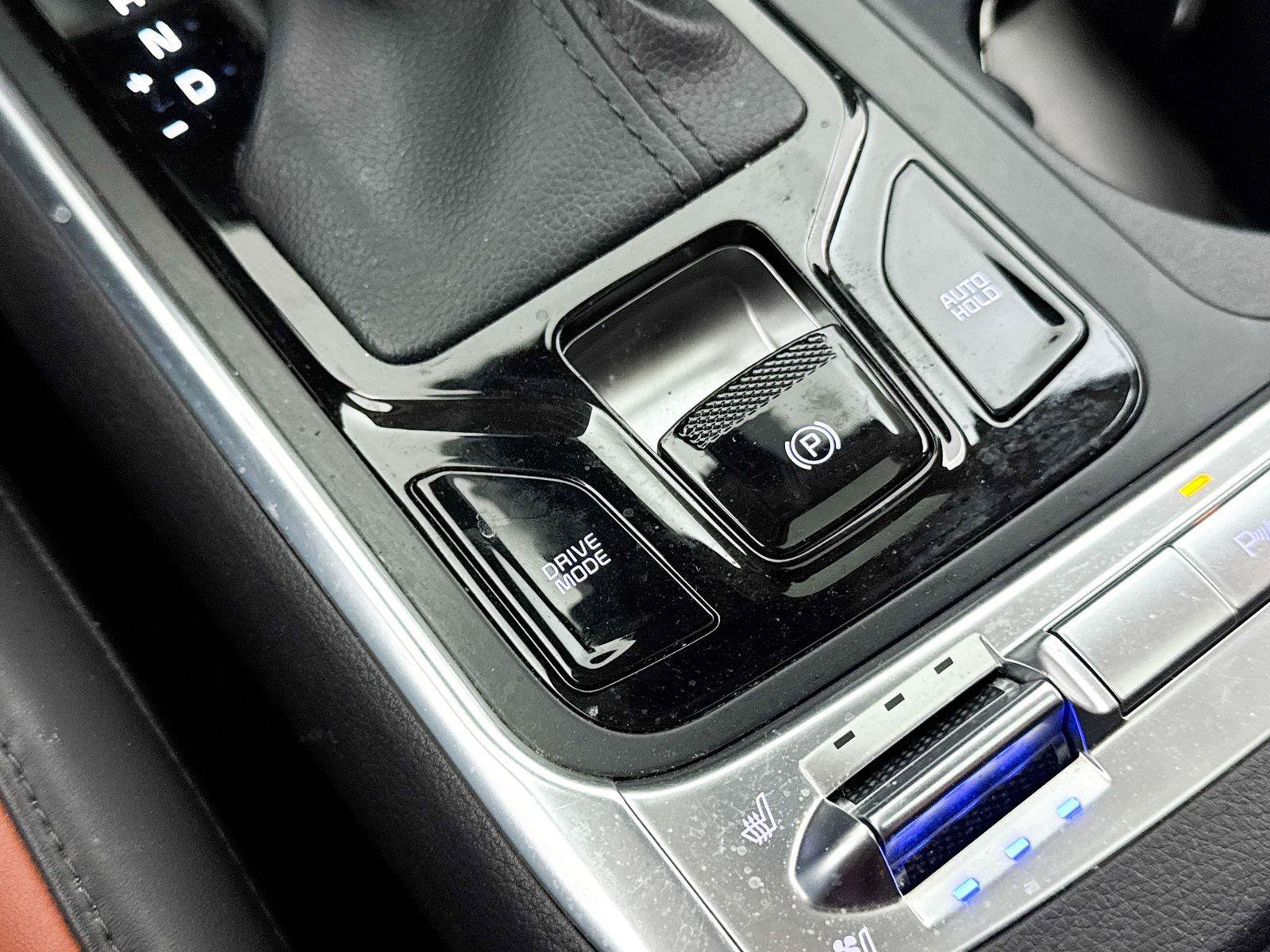 Used 2025 Kia Carnival SX FWD image 10