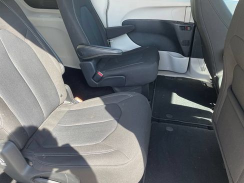 Used 2022 Chrysler Voyager LX FWD image 20