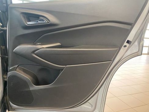 Used 2024 Chevrolet Trax RS w/ Sunroof Package image 10