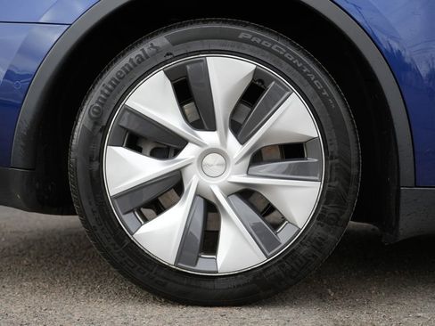 Used 2020 Tesla Model Y Performance image 4