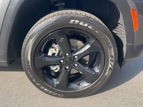 Certified 2023 Jeep Grand Cherokee Altitude AWD/4WD image 9