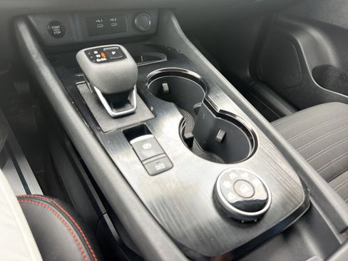 Used 2025 Nissan Rogue SV AWD/4WD image 21