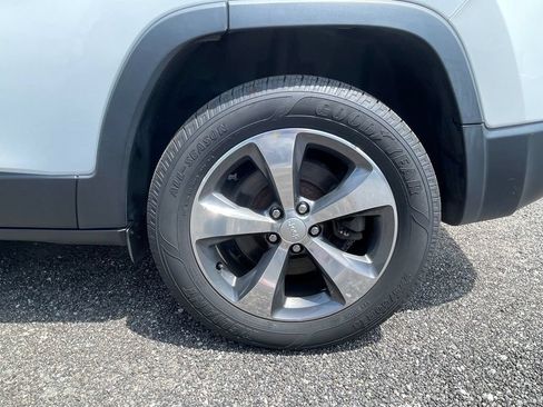 Used 2019 Jeep Cherokee Limited AWD/4WD image 30