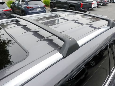 Used 2021 Toyota Highlander XLE image 10