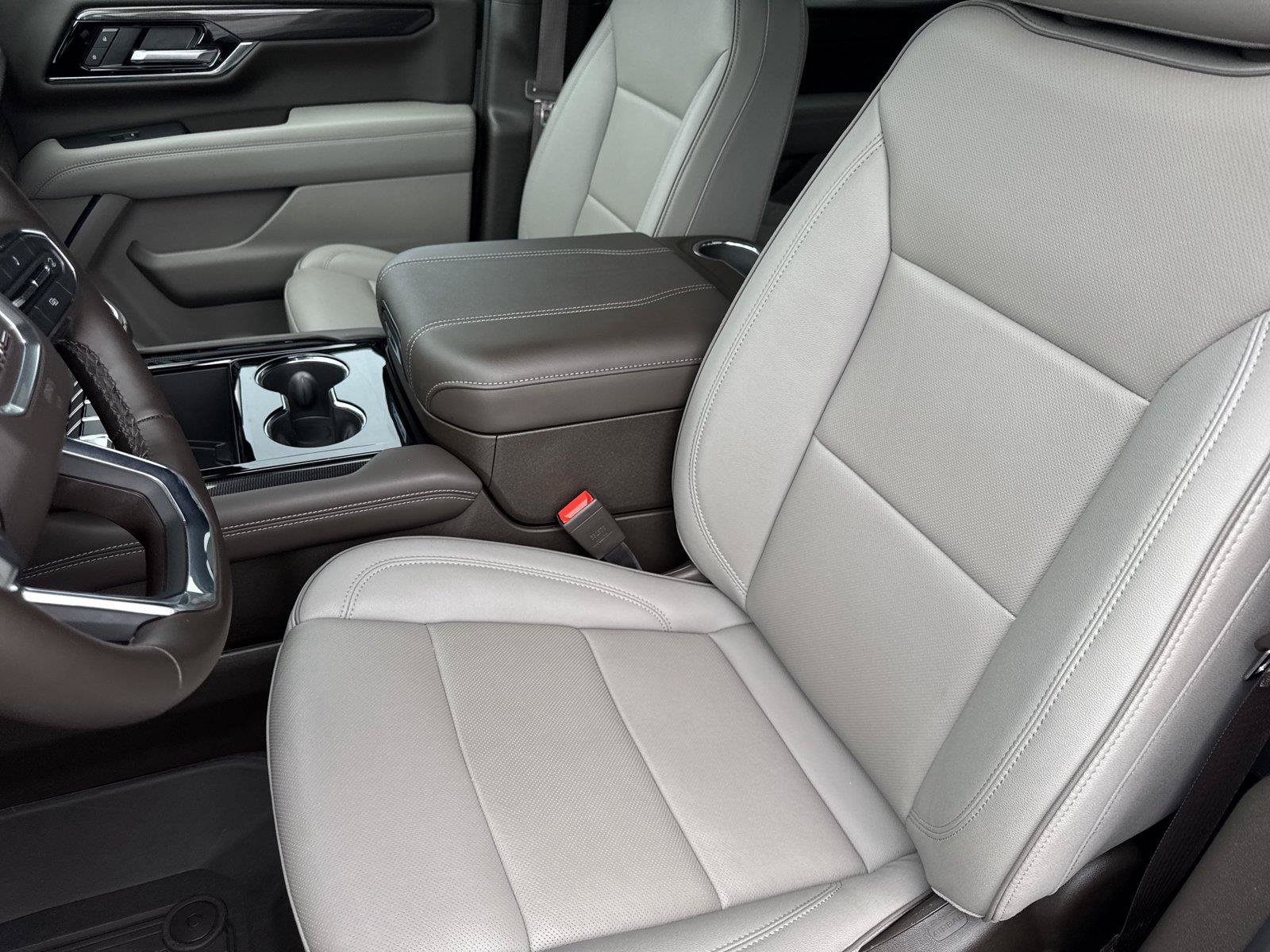 Used 2025 GMC Yukon Elevation AWD/4WD image 11