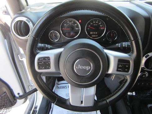Used 2017 Jeep Wrangler Unlimited Rubicon AWD/4WD image 38