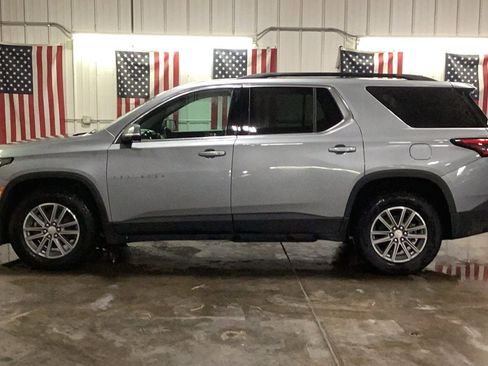 Used 2023 Chevrolet Traverse LT w/ Rear Camera Mirror Package image 3