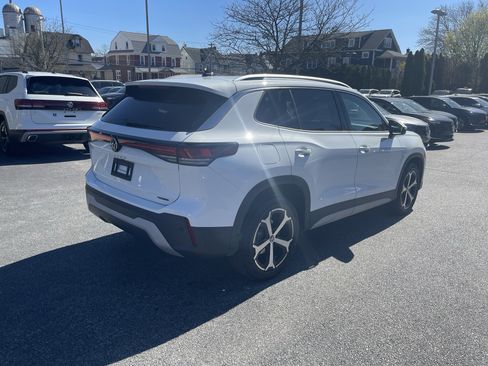 Used 2025 Volkswagen Tiguan SE image 7