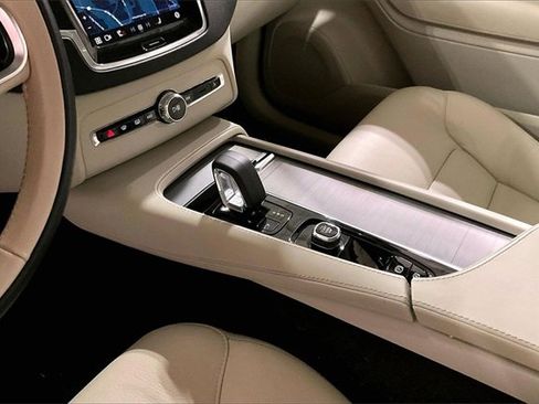 Used 2024 Volvo XC90 B5 Core w/ Climate Package image 16