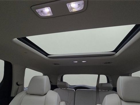 Used 2023 Buick Enclave Avenir w/ Avenir Technology Package image 38