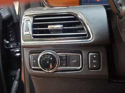 Used 2019 Lincoln Navigator Reserve image 37