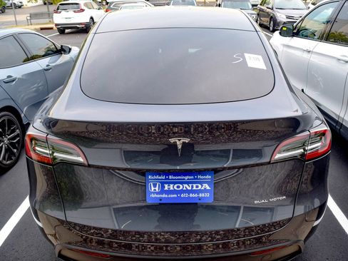 Used 2023 Tesla Model Y Long Range AWD/4WD image 5