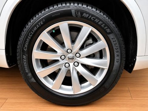 Used 2018 Volvo XC90 T6 Momentum w/ Convenience Package AWD/4WD image 11